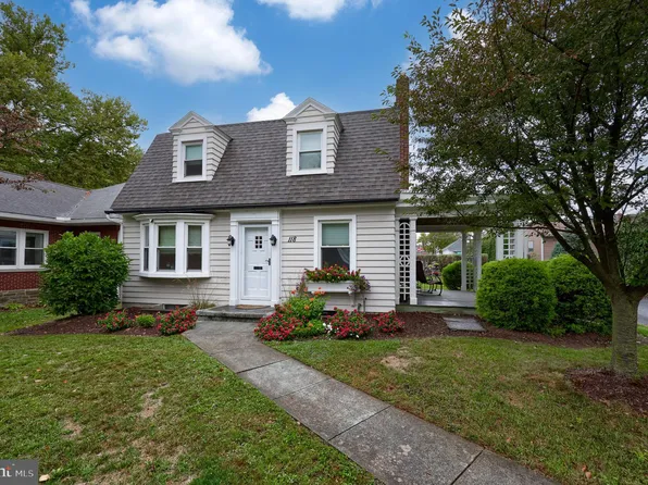 118 S 8th St, Akron, PA 17501