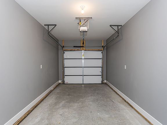 3rd image of 1800 Victory Ln