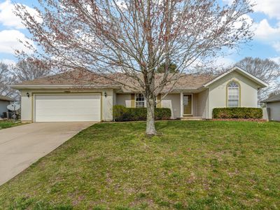 702 S Sunmeadow Drive, Strafford, MO, 65757
