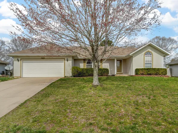702 S Sunmeadow Drive, Strafford, MO 65757