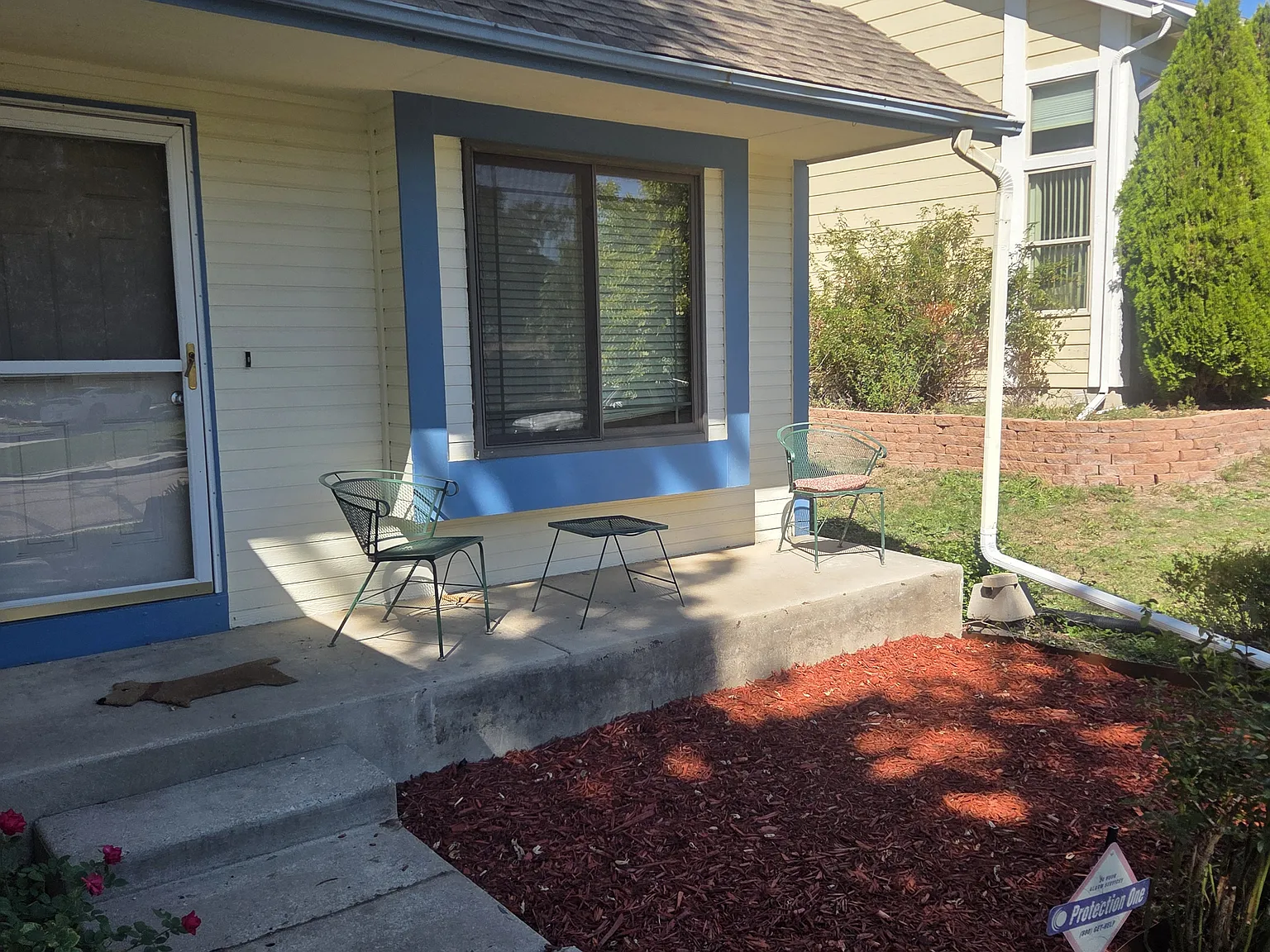 4 bed, 2.5 bath, 2541 sqft, $2,400 — Photo 2