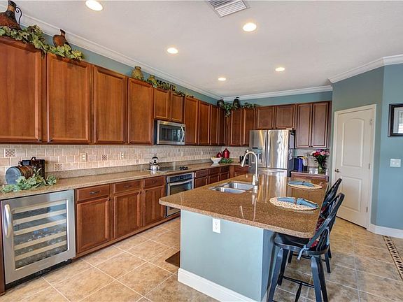 3rd image of 3811 Evergreen Oaks Dr