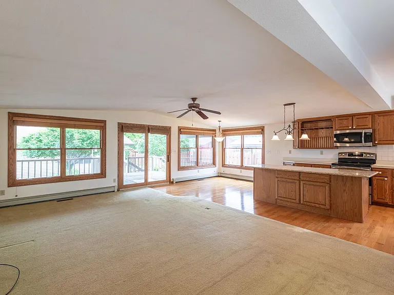 2406 Wood St — Photo 7