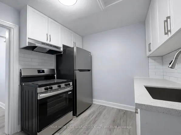 33 Ontario St #6, Saint Catharines, ON L2R 5J3