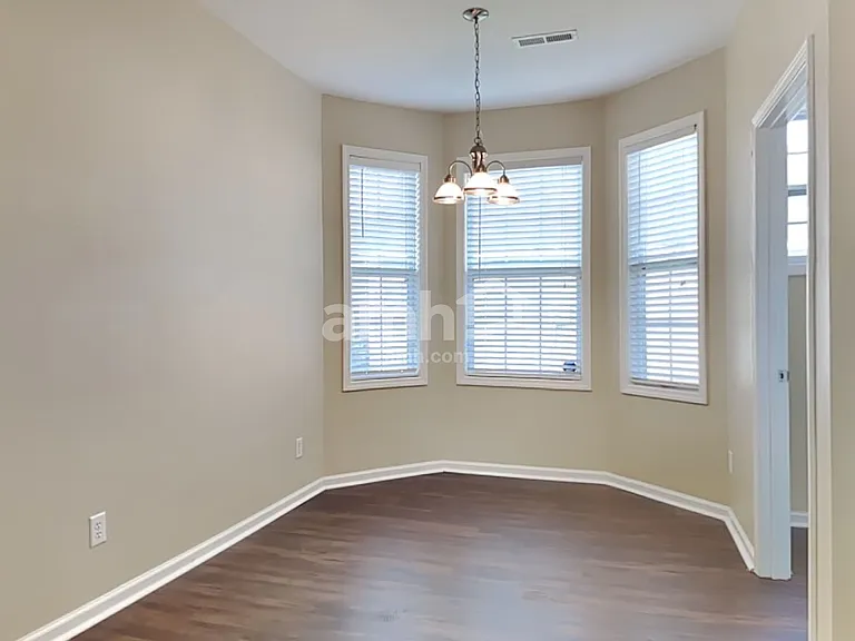 7778 Discovery Rd — Photo 5
