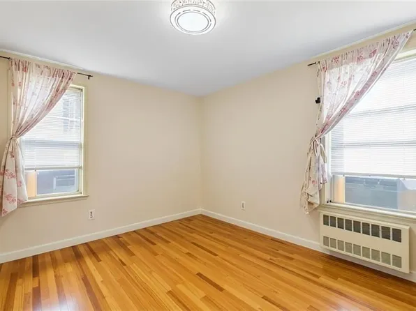 367 Avenue S image 2 of 8