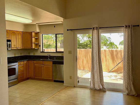 Dining/kitchen