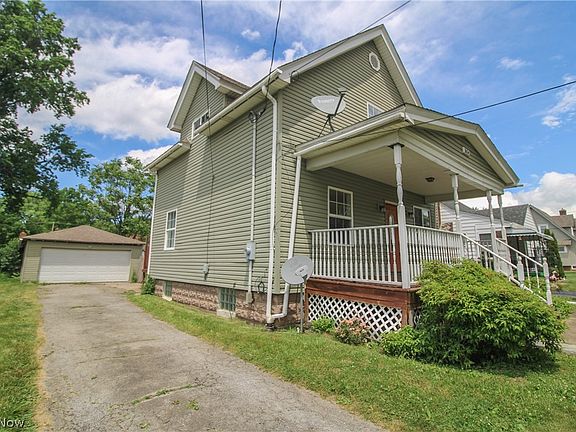 2nd image of 1654 Everett Ave