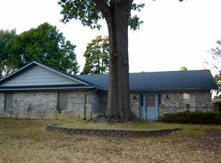 1105 Briarwood Ln, Longview, TX 75604