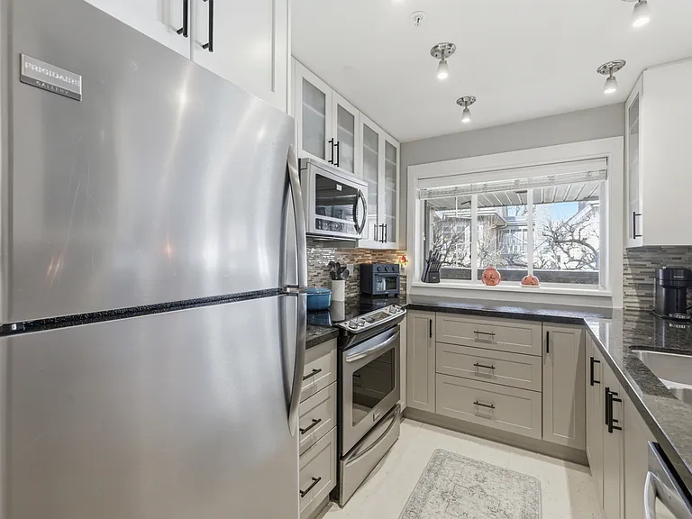 639 W 14th Ave #206 — Photo 10