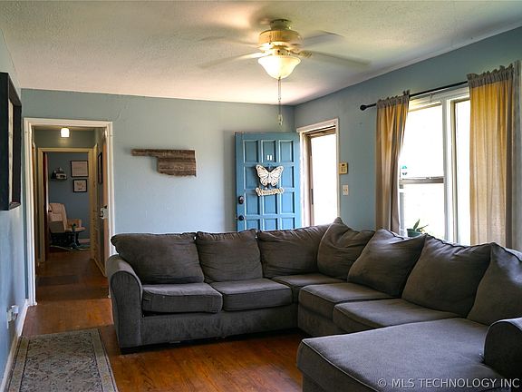 2nd image of 520 N Crownpoint Dr