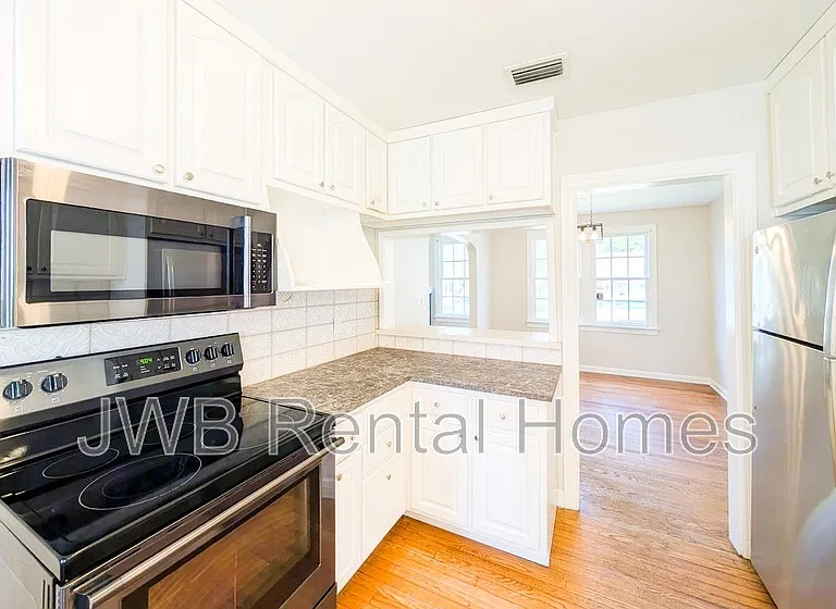2245 Lake Shore Blvd — Photo 5