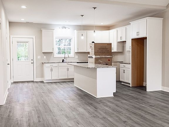 5th image of 606 Colonette Dr