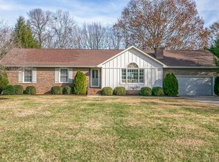 393 Waters Edge Dr, Estill Springs, TN 37330