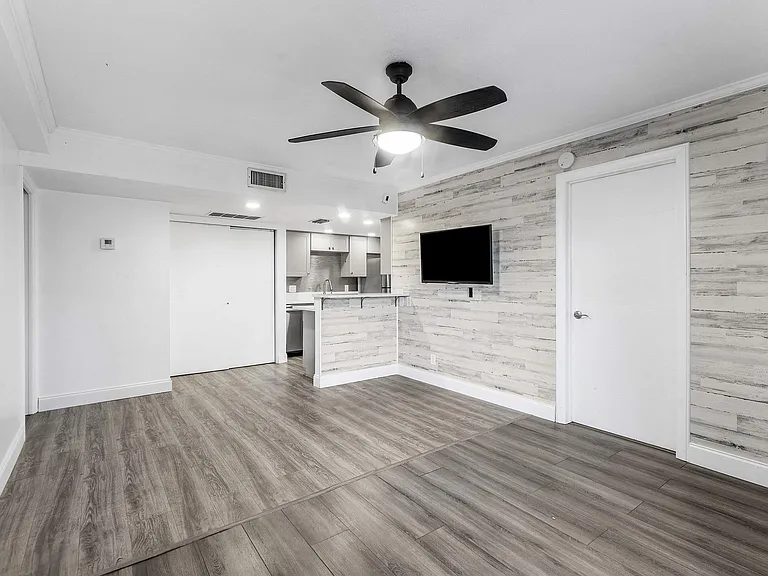 612 Executive Center Dr #107 — Photo 28