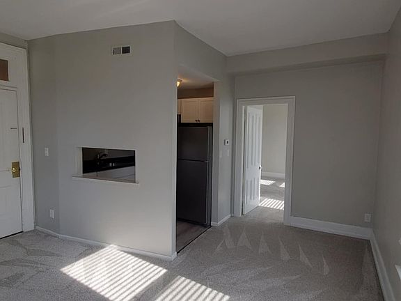 5th image of 209 N Humboldt St #3