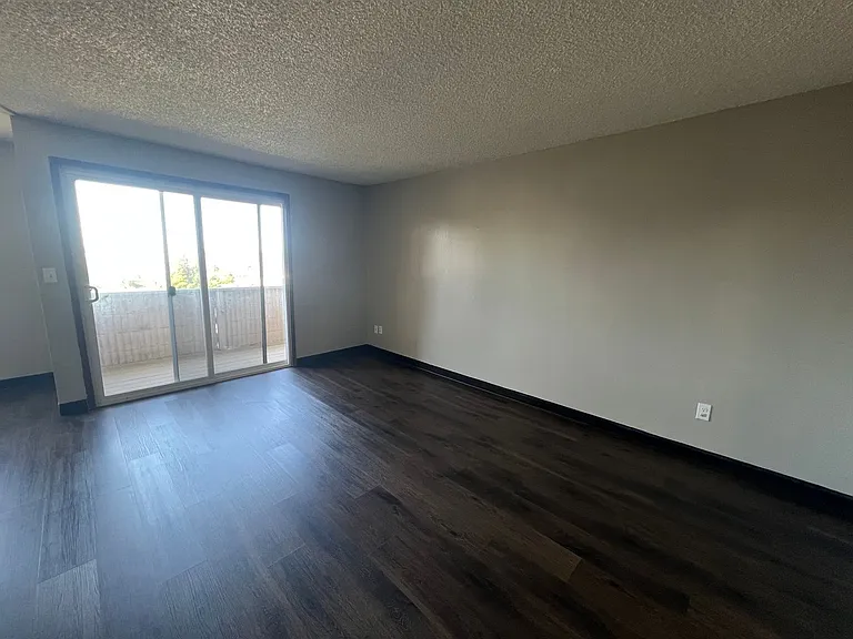 2181-2191 Hamilton Ave — Photo 11