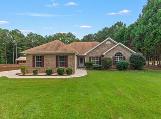 25 Riverside Dr, Sharpsburg, GA 30277