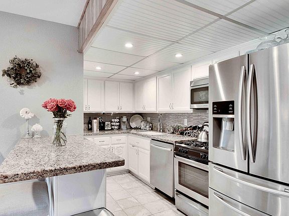 5th image of 707 Reef Cir