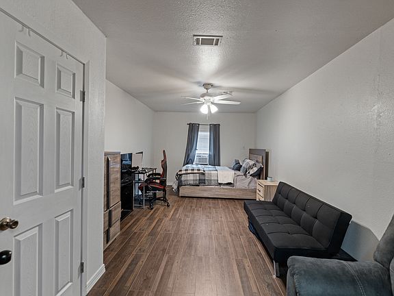 3rd image of 6612 Hardwick Dr #B