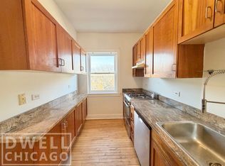 7033 N Sheridan Rd APT 2N, Chicago, IL 60626