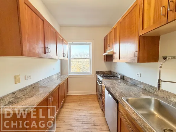 7033 N Sheridan Rd APT 2N, Chicago, IL 60626