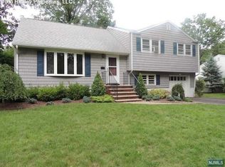 11 Hampshire Rd, Paramus, NJ 07652