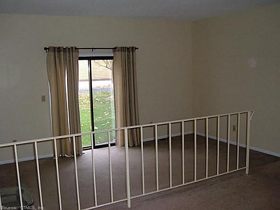 5th image of 104 Cedar Knolls Dr