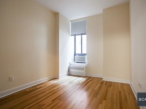 3rd image of 1 Astor Pl APT 7L