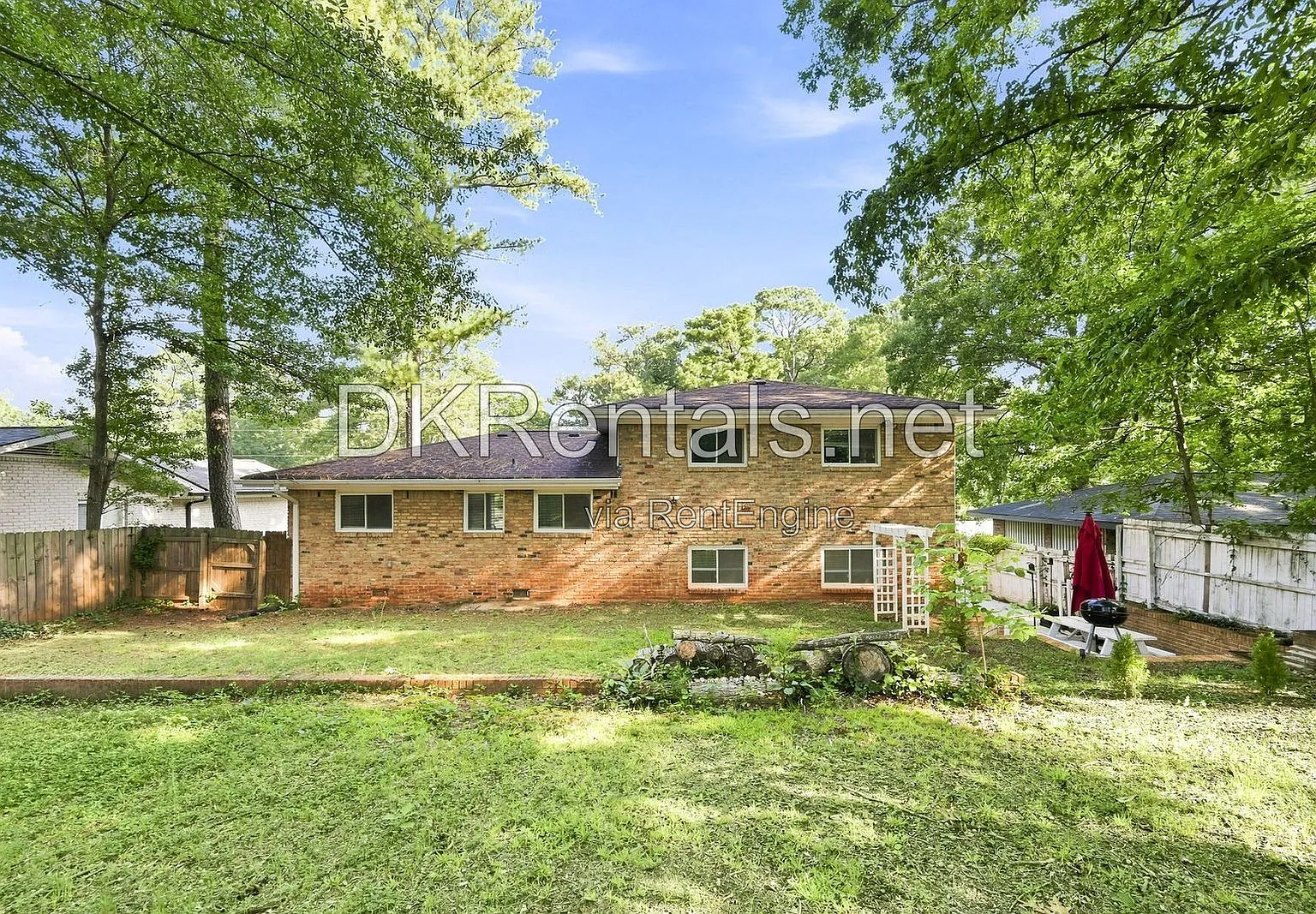 4 bed, 2.0 bath, 1926 sqft, $2,300 — Photo 3