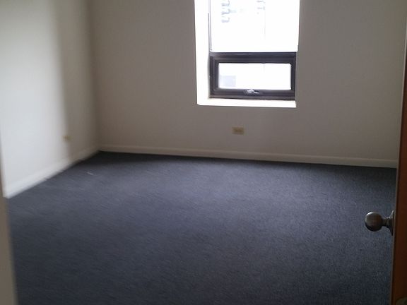 4th image of 4003 N Damen Ave