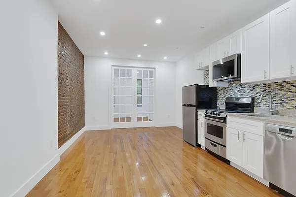 Rented by Cooper & Cooper Real Estate | media 7