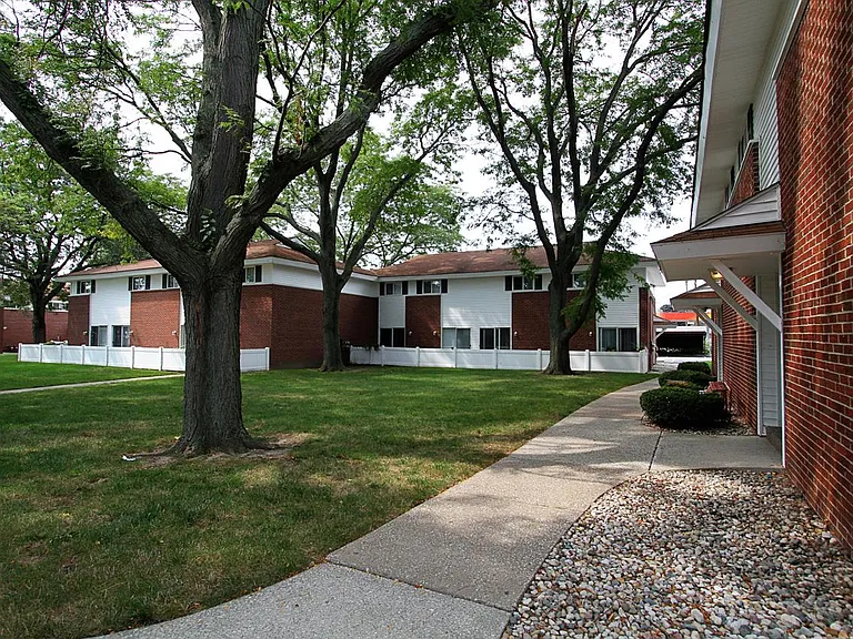 Maple Grove Townhomes — Photo 8