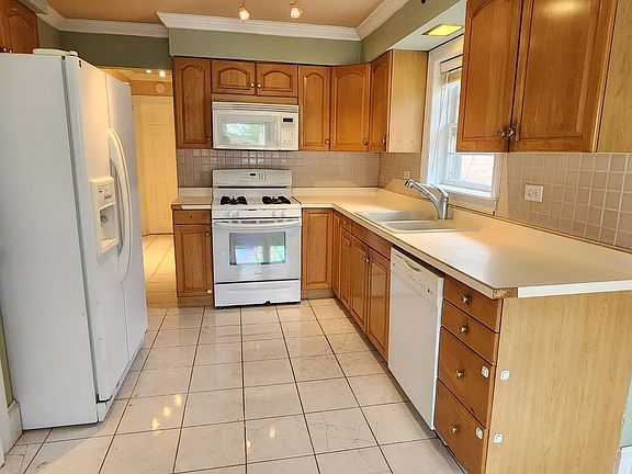 5th image of 3436 N Orange Ave
