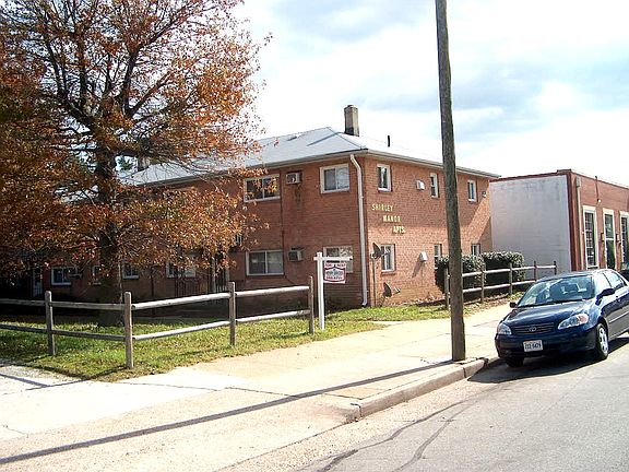 3rd image of 4027 Macarthur Ave APT 1