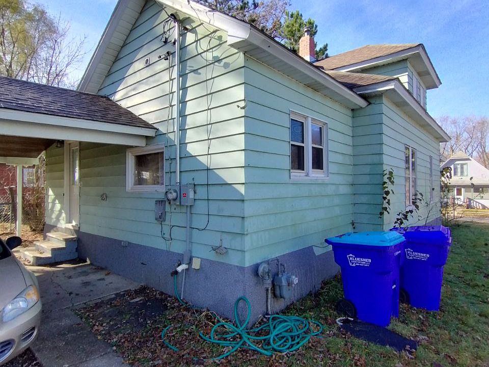 1st image of 223 4th Ave NW