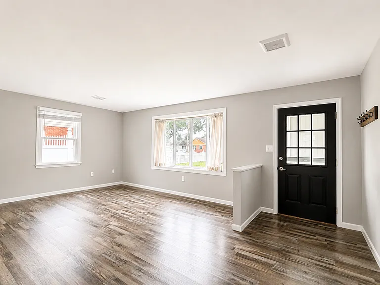 534 E New St — Photo 5