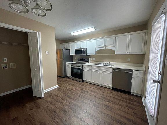 Kitchen with Breakfast area