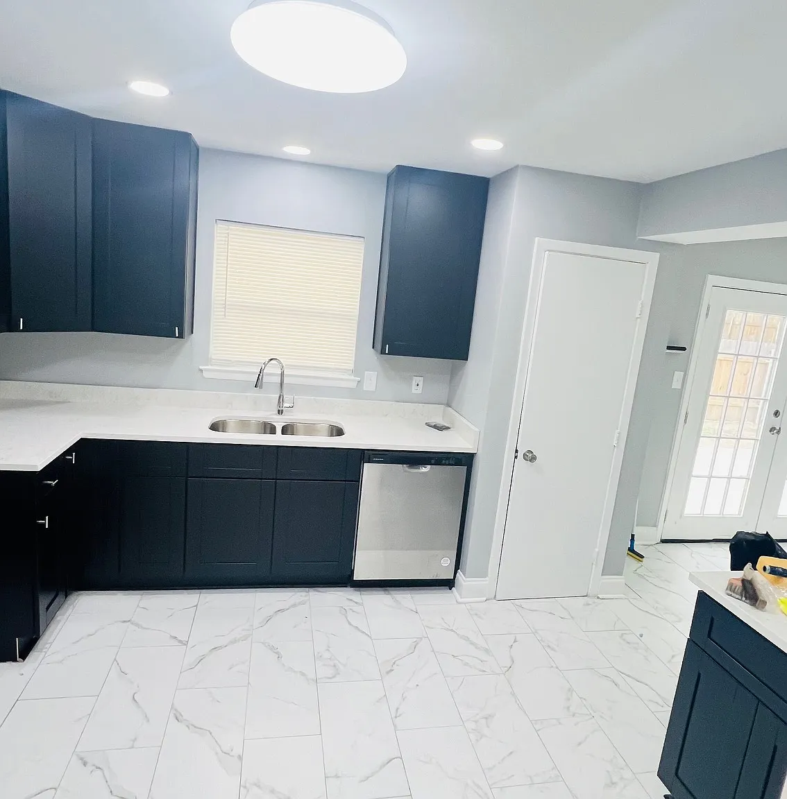4 bed, 2000 sqft, $2,200 — Photo 3