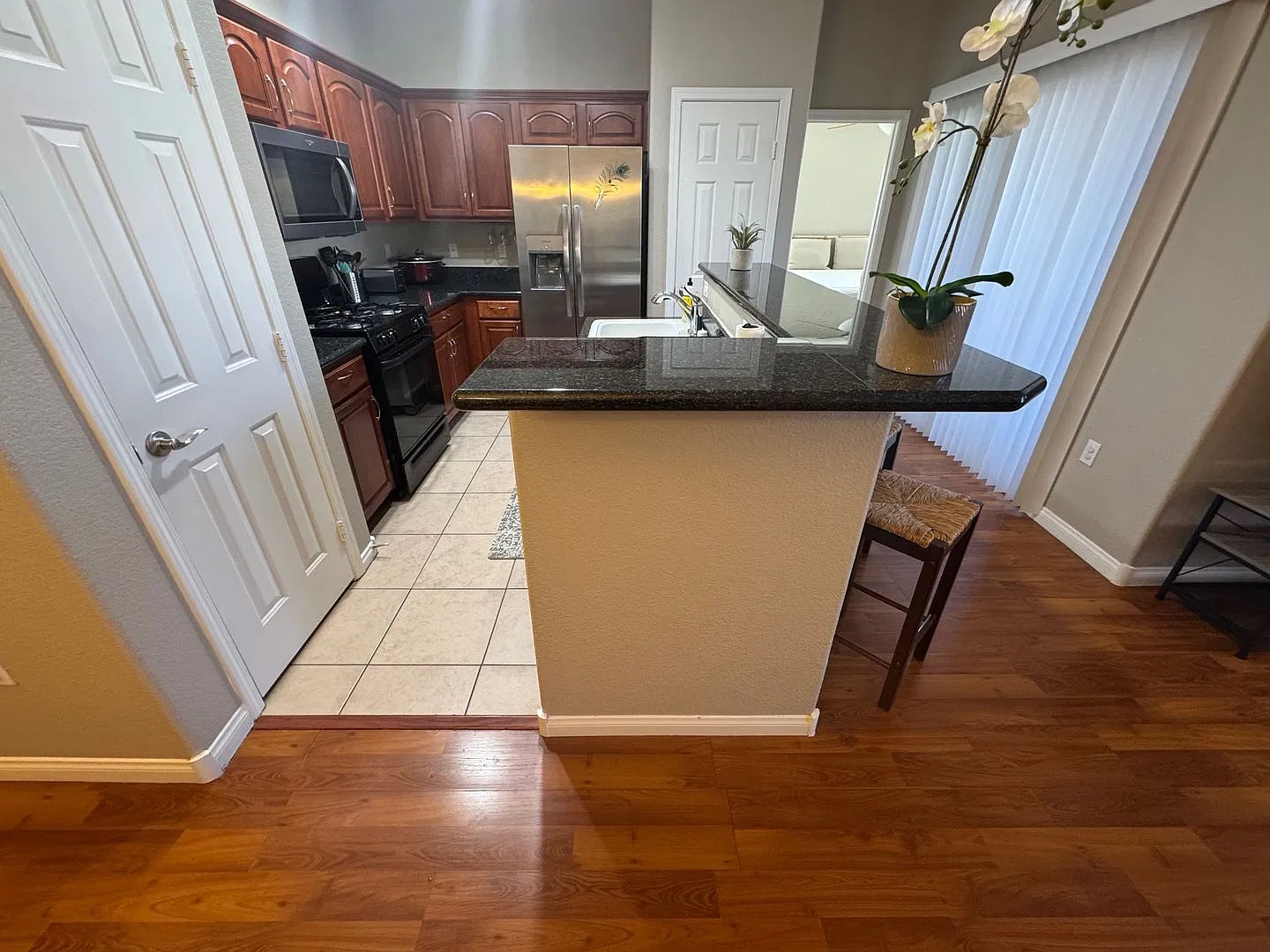 Beautiful 2 Bedroom 2 Bathroom Fully Furnished Condo Located In A Gated Community That Comes With... — Photo 3