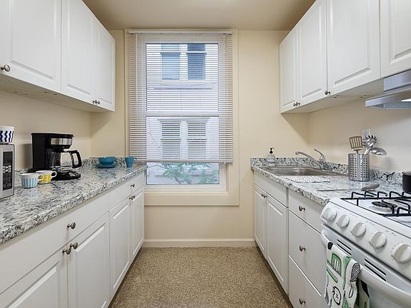 5th image of 1737 Belmont Ave #6