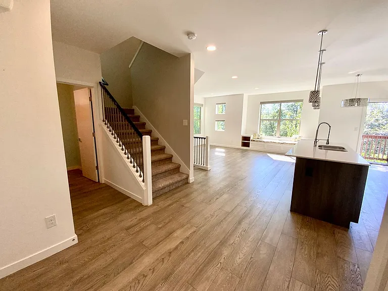 16329 Main View Ln NE — Photo 2