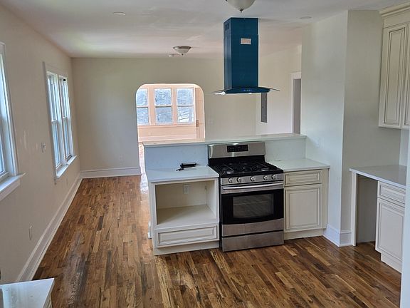 5th image of 921 Cooke St