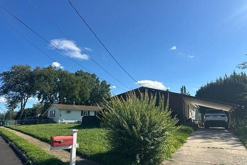 1st image of 723 Ruth Dr