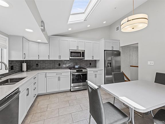 3rd image of 12 Jano Place