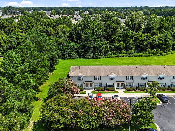 4th image of 2355 Vineyard Drive #F-1