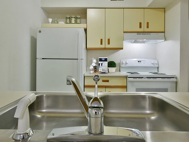 Thornridge Apartments — Photo 8