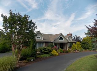 717 Kenmure Dr, Flat Rock, NC 28731