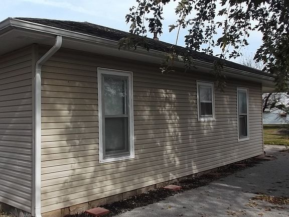 2nd image of 206 N Hoisington St