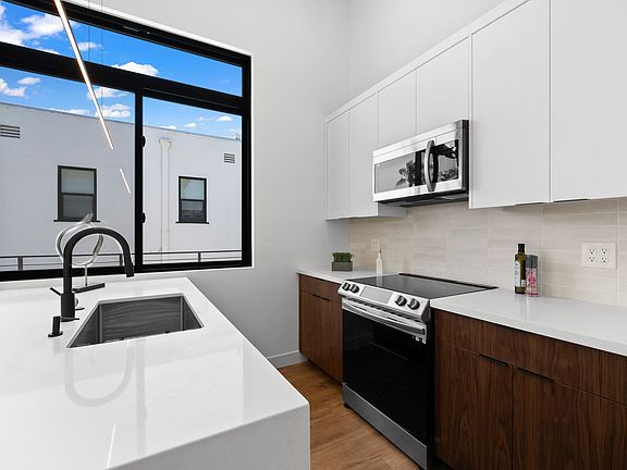 5th image of 3355 Grim Ave #3